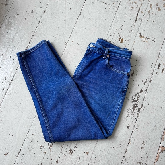 Levi's 550 Relaxed Fit Tapered Leg Distressed Jeans - Picture 2 of 16